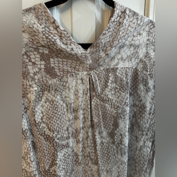 Karlie Snakeskin Print Top Gray / Large - Picture 4 of 8